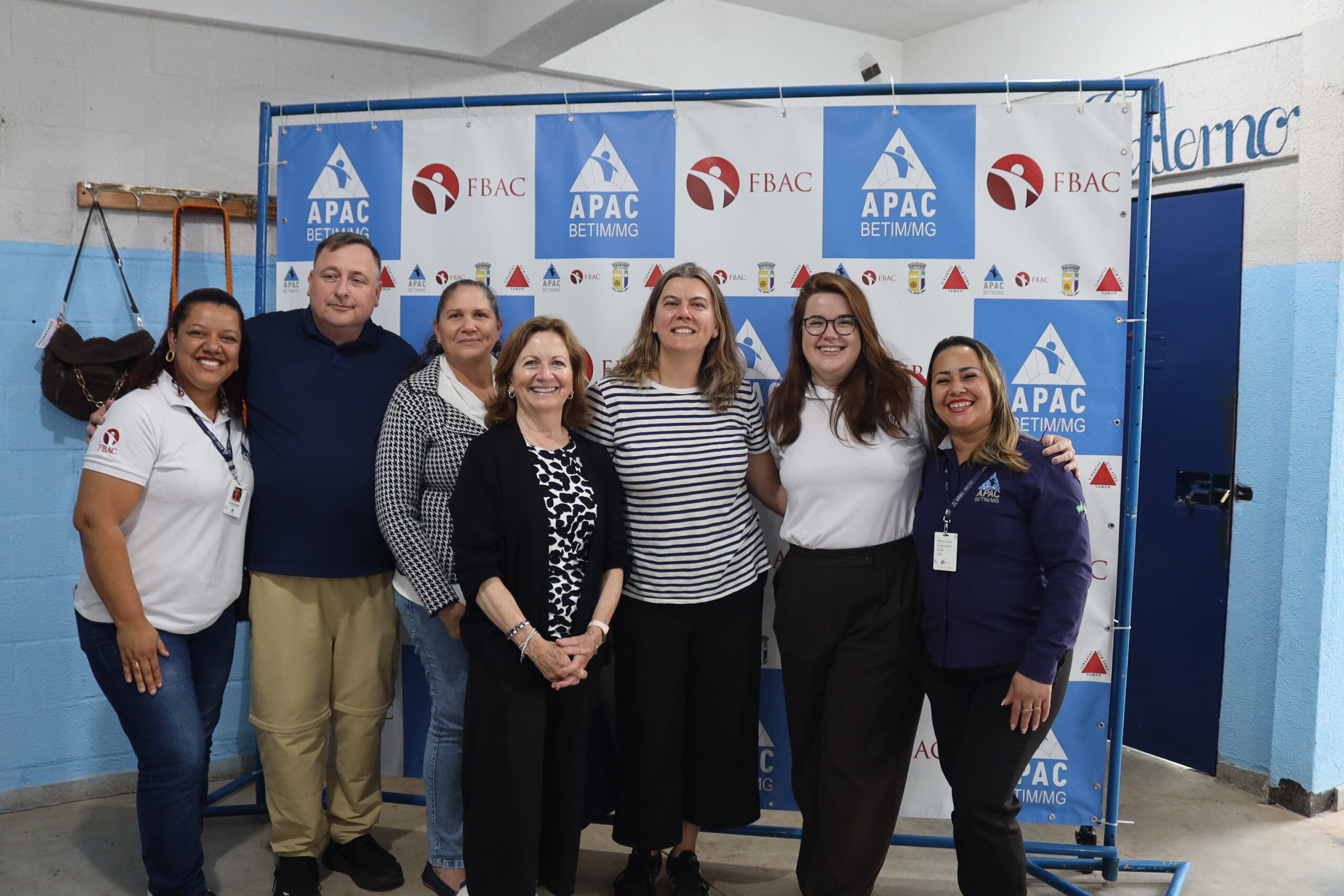Comitiva da Fundação Charis visita unidade APAC